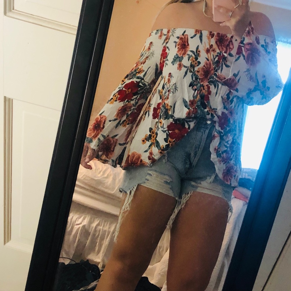 Adorable floral off the shoulder shirt